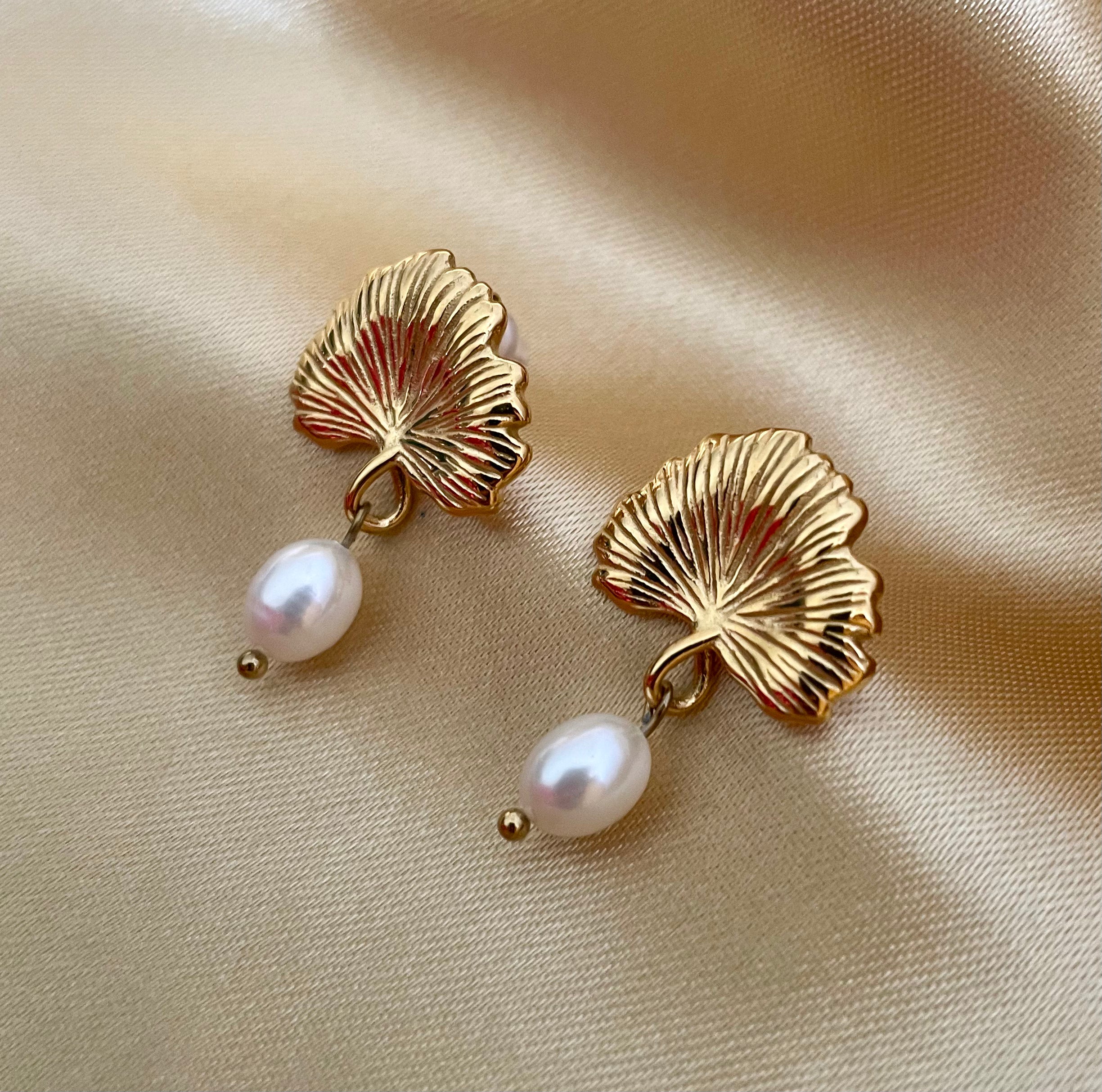 Earrings Capri - Oval Freshwater Pearls