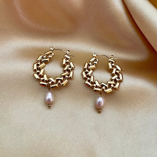 Gold drop earrings featuring a sleek 2.5cm structured gold bar suspended with a lustrous 6mm oval champagne freshwater pearl. Minimalist 18k gold plated jewelry design