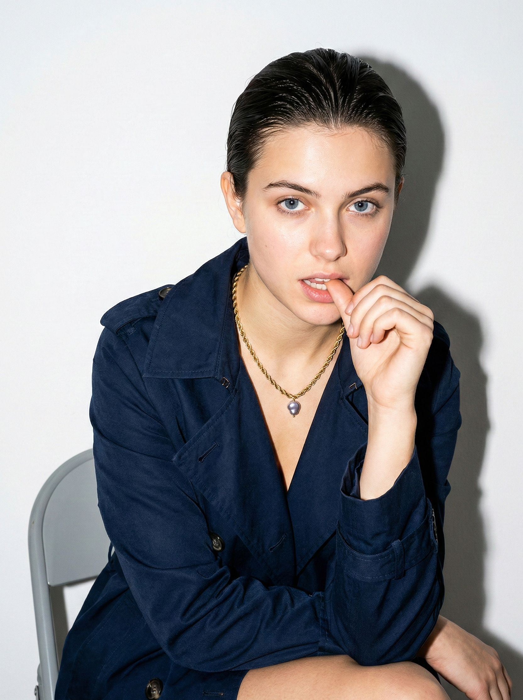Featuring a bold, architectural rope chain, this piece serves as the perfect pedestal for a single, magnificent AAA-grade grey baroque pearl.